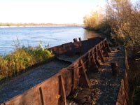 Баржа на річці Прип'ять